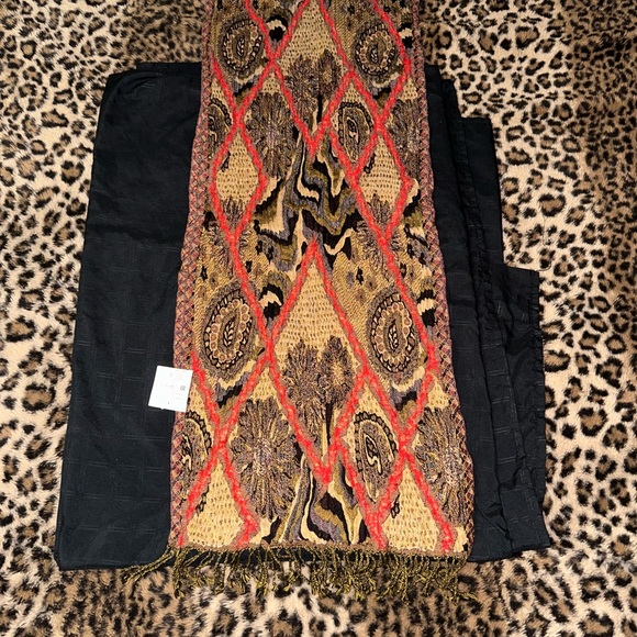 NWT: *Unisex* Pleated Wool Fringed Scarf - Picture 3 of 6